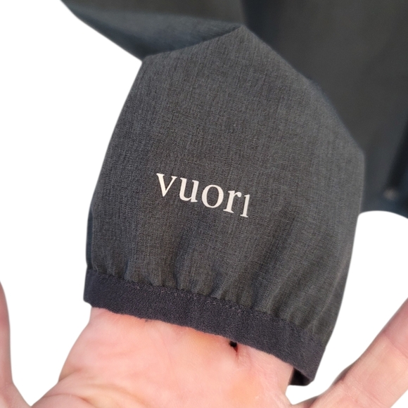 Vuori Outdoor Trainer Shell Jacket in Black Heather - Picture 9 of 11